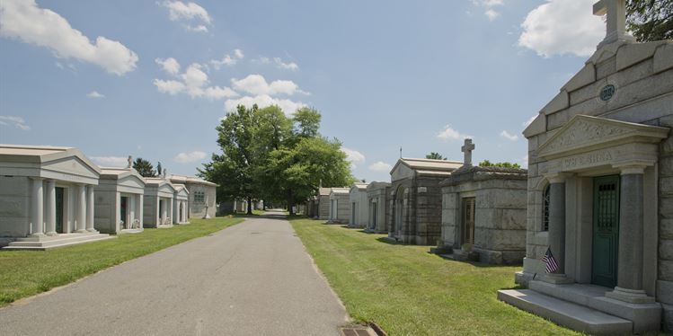 Holy Cross Cemetery | Cemetery.com